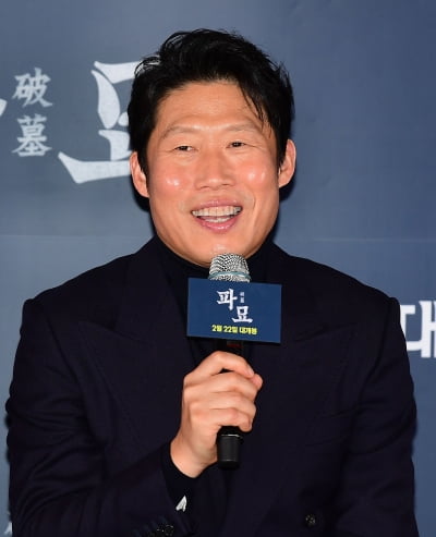 [TEN포토]유해진 '감독과 현실적인 상황을 보는 역활'