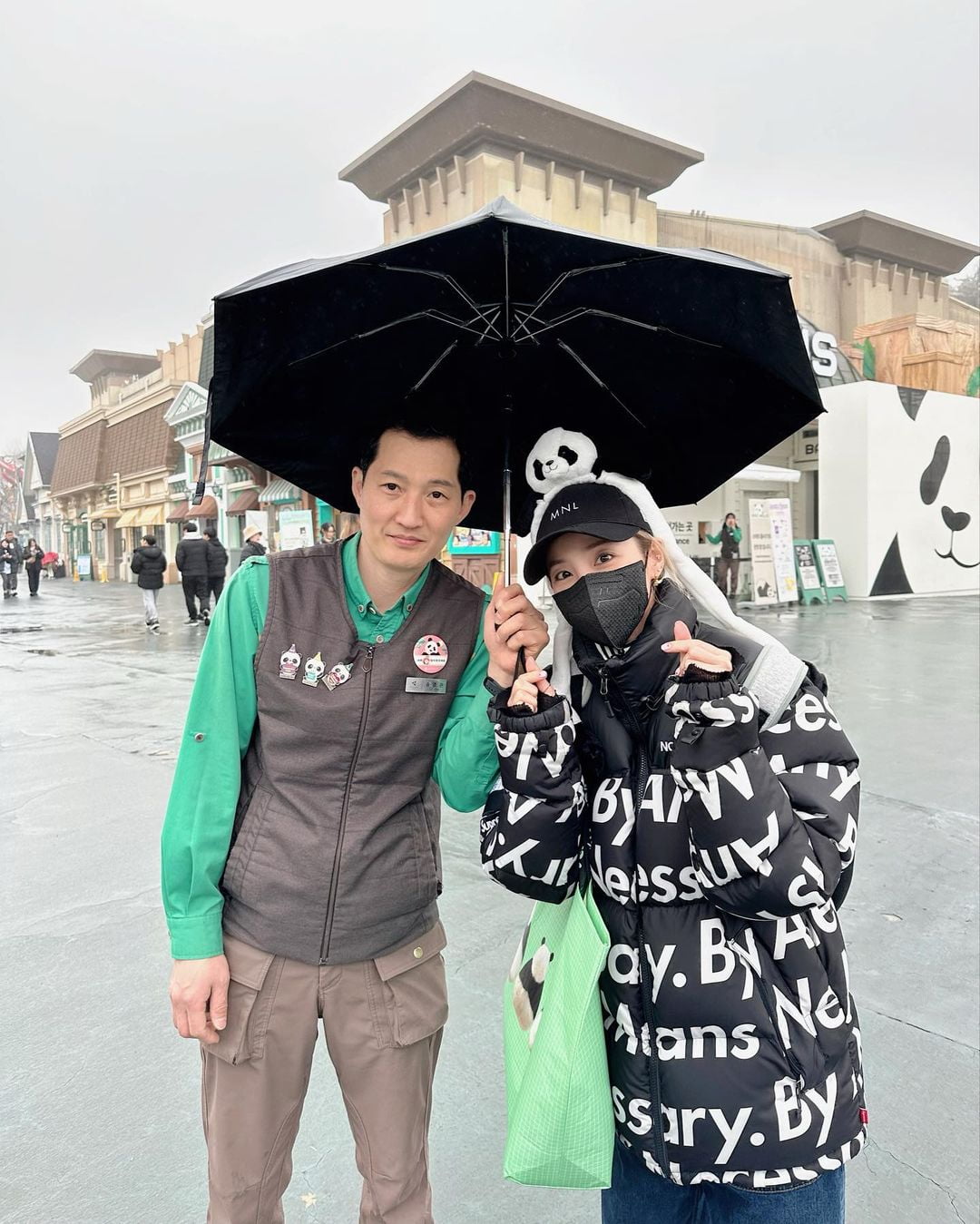 산다라박, 푸바오에 마지막 작별 인사…"바오패밀리 전원 영접"