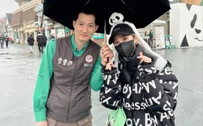 산다라박, 푸바오에 마지막 작별 인사…"바오패밀리 전원 영접"