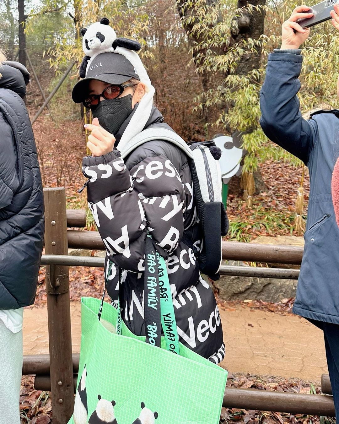 산다라박, 푸바오에 마지막 작별 인사…"바오패밀리 전원 영접"