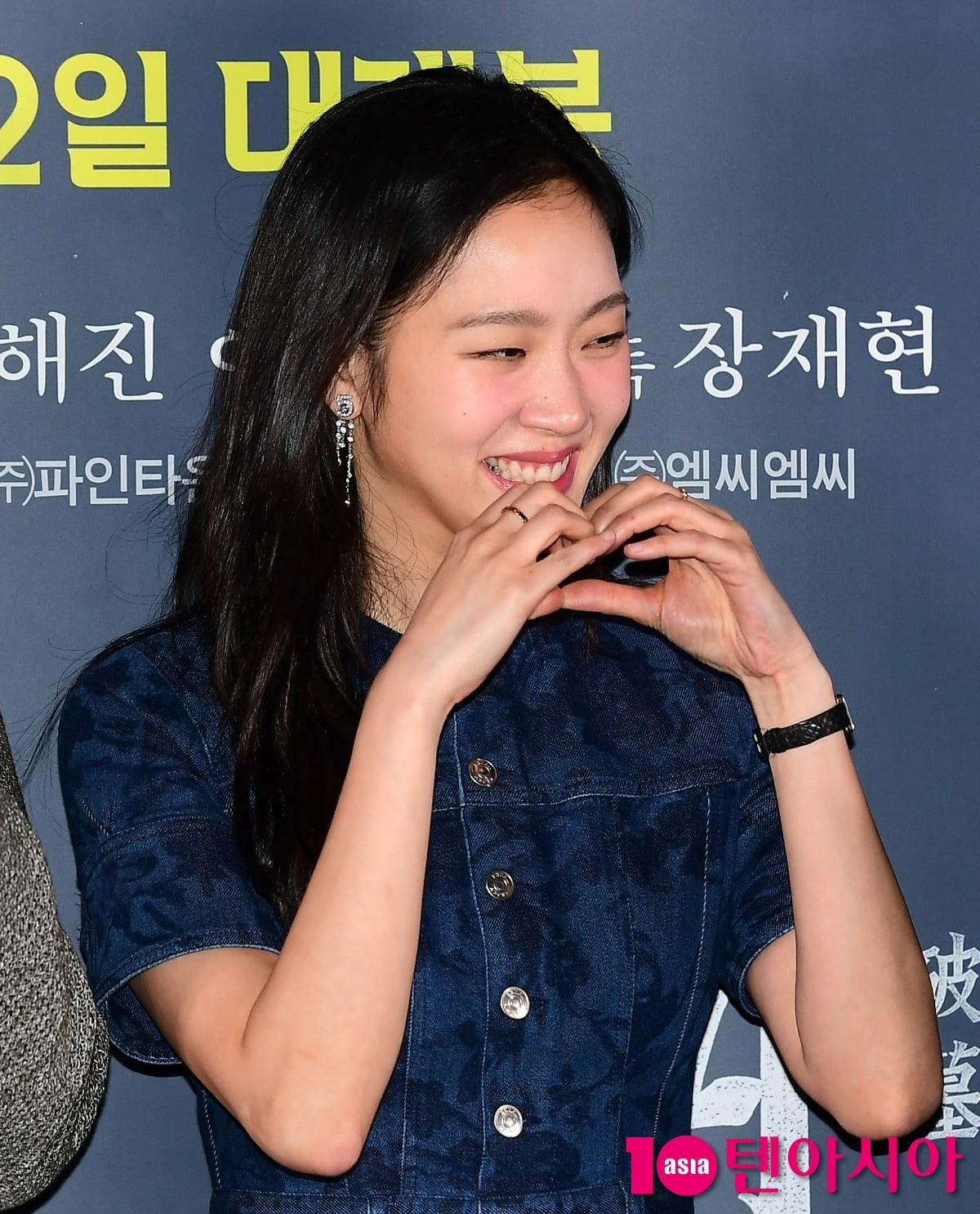 무당이 귀걸이만 5000만원…'돈값' 하겠다던 김고은, 명품으로 온 몸을 휘감았네