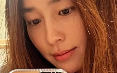 '이병헌♥' 이민정, 무표정도 매력적…美서도 포기할 수 없는 거울 셀카