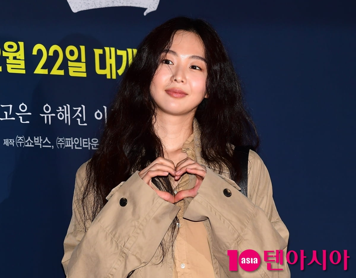 [TEN포토]금새록 '사랑스러운 하트'