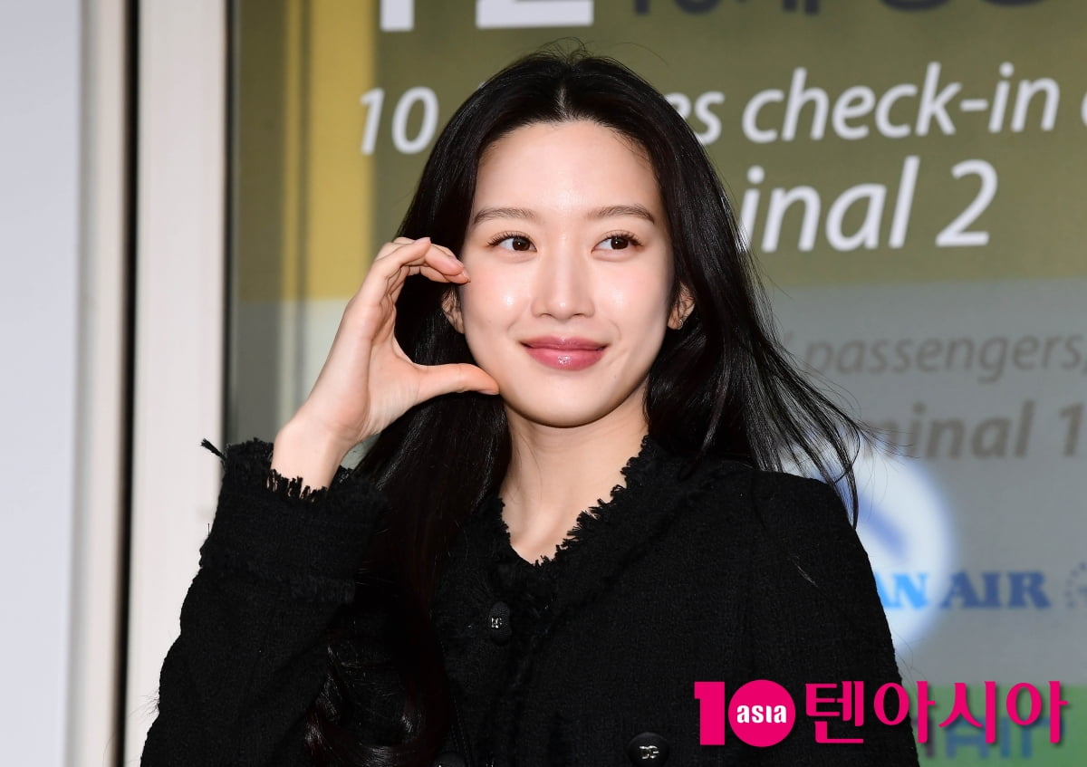 [TEN포토]문가영 '청순 머금은 하트'