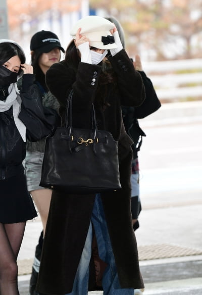 [TEN포토]아이브 장원영 '롱코트 휘날리며~'