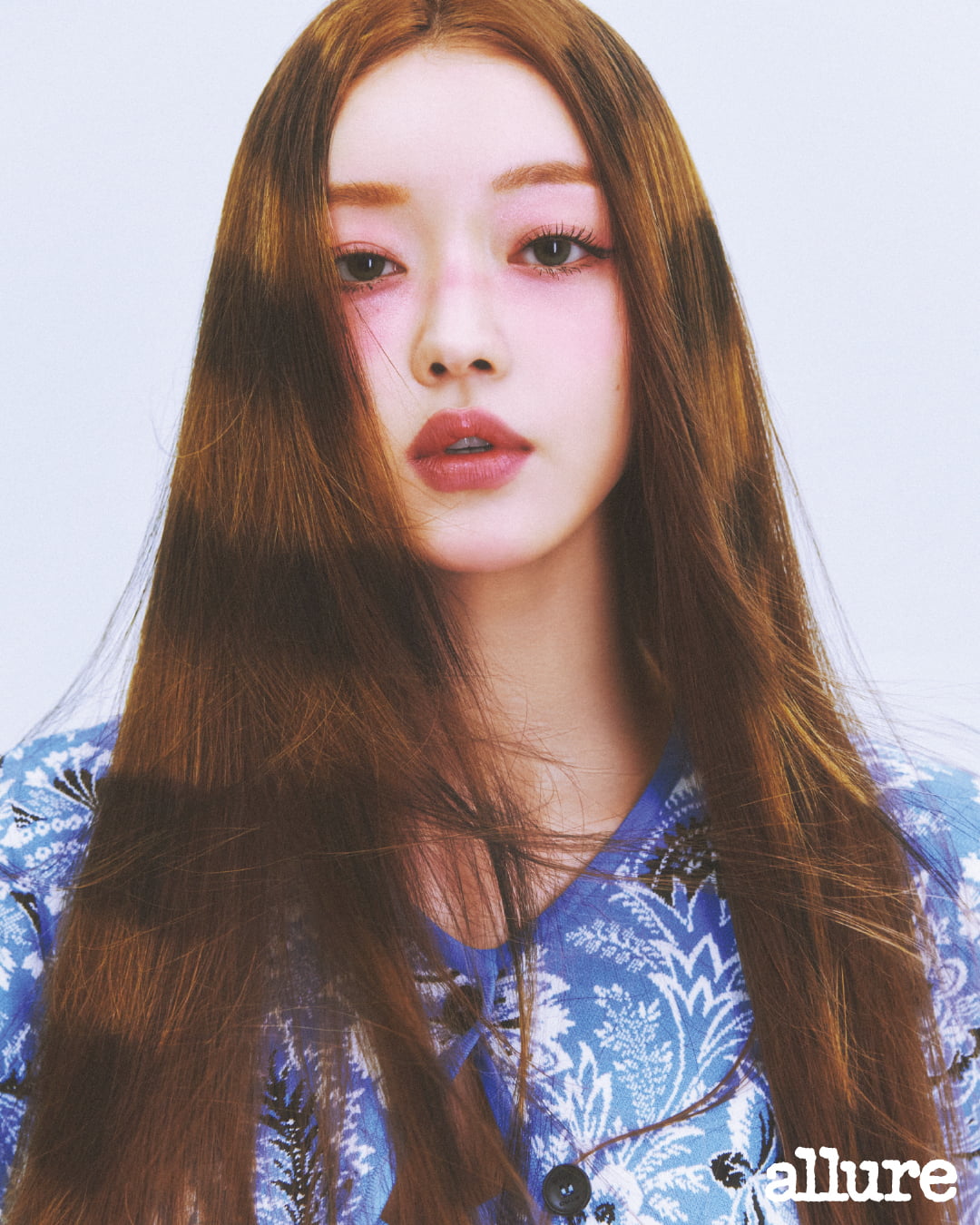 오마이걸 유아, 몸에 그림을 그려넣었나…착시 의상도 찰떡 소화[화보]