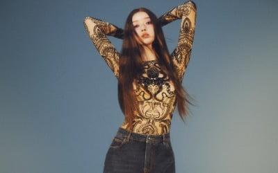 Oh My Girl's YooA reveals her outstanding fashion sense