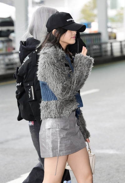 [TEN포토]아이브 이서 '영하날씨에 포기못하는 초미니'