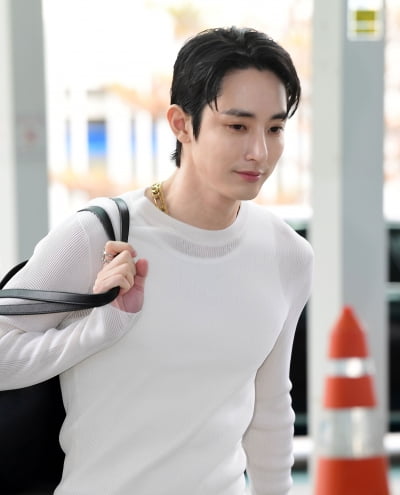 [TEN포토]이수혁 '또렷한 이목구비'