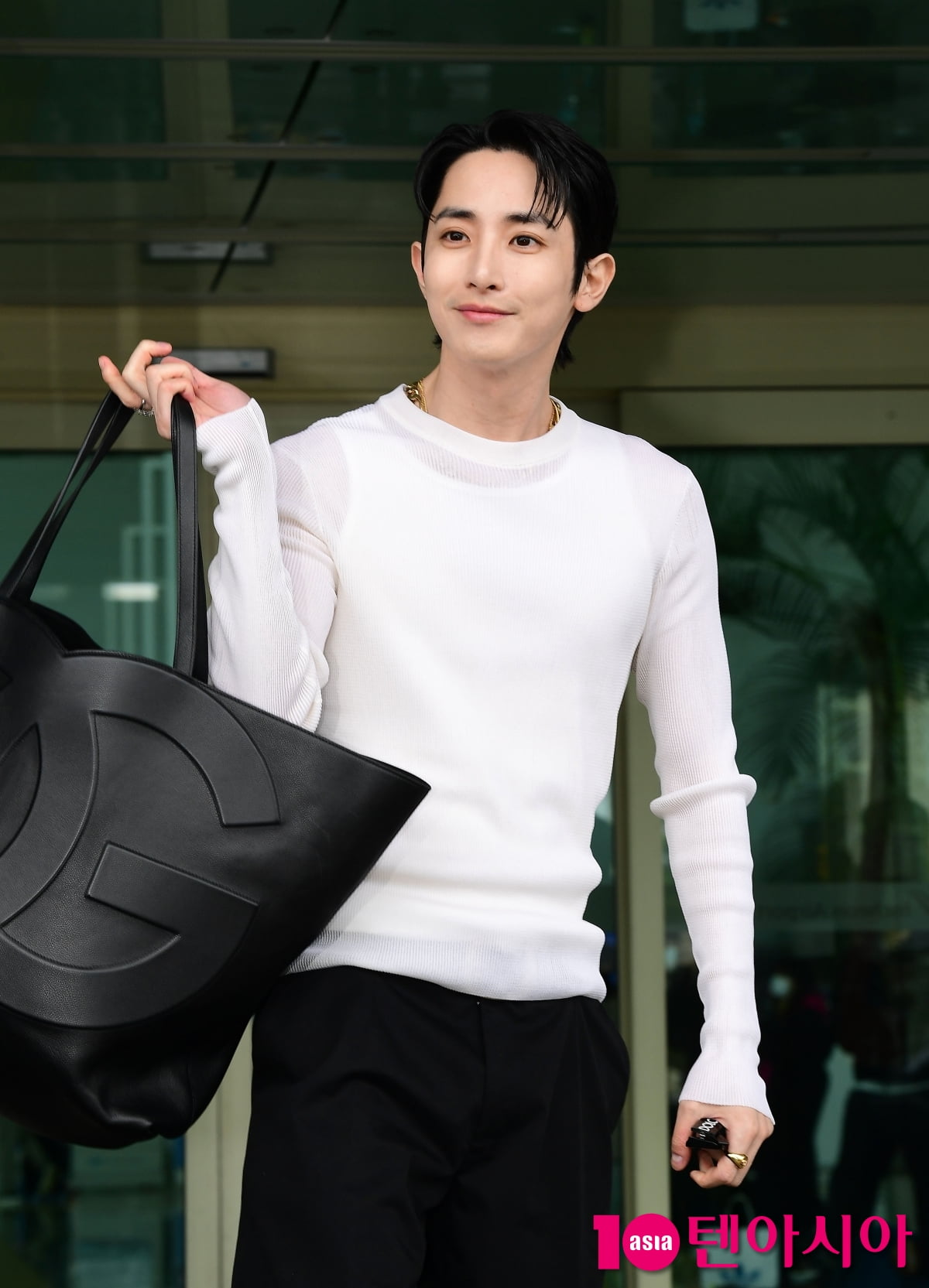 이수혁, 머슬핏 빛나는 공항패션...美친 비주얼[TEN포토+]