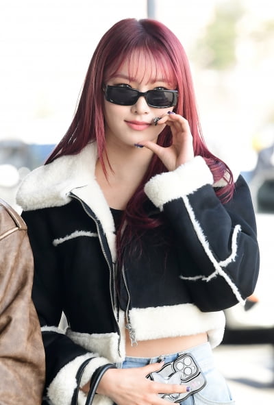 [TEN포토]위클리 먼데이 '선그라스 살짝 빼꼼'