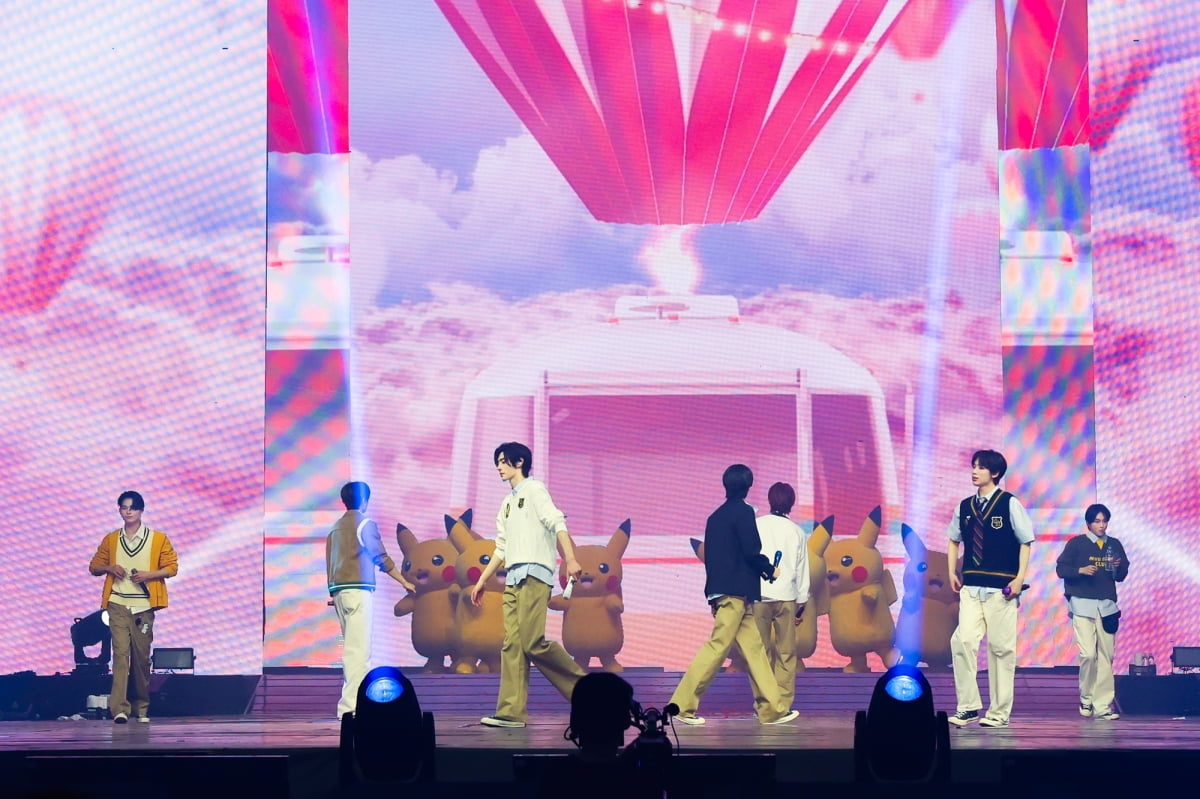 엔하이픈, 콘서트 무대 위 피카츄와 군무