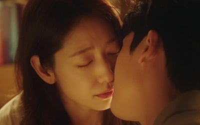 パク・シネ、パク・ヒョンシク、キスで始まる2番目のロマンス