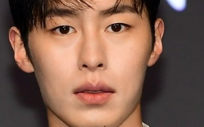 [TEN포토]이재욱 '샤프한 턱선'