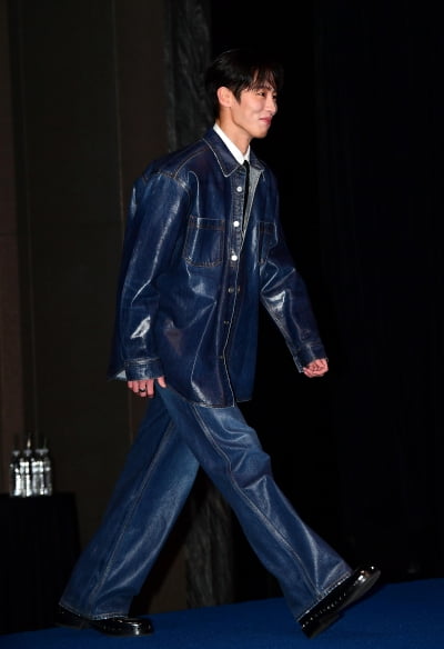 [TEN포토]이재욱 '등장부터 멋짐'