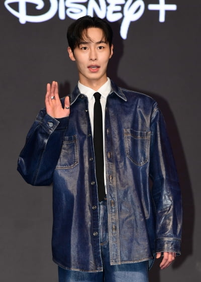 [TEN포토]이재욱 '매력적인 인사'