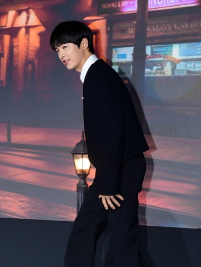 [TEN포토]송중기 '등장부터 멋짐'