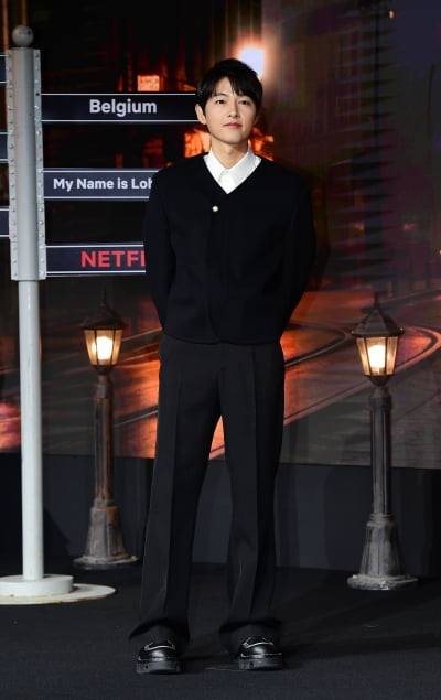 [TEN포토]송중기 '잘생긴 탈북자 로기완'