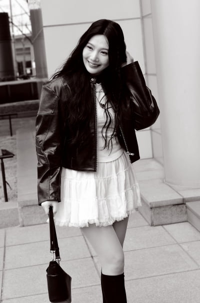 Red Velvet Joy, innocence that calls for love... Spring has come