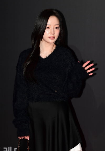 [TEN포토]송하윤 '쓰레기 부인의 인사'