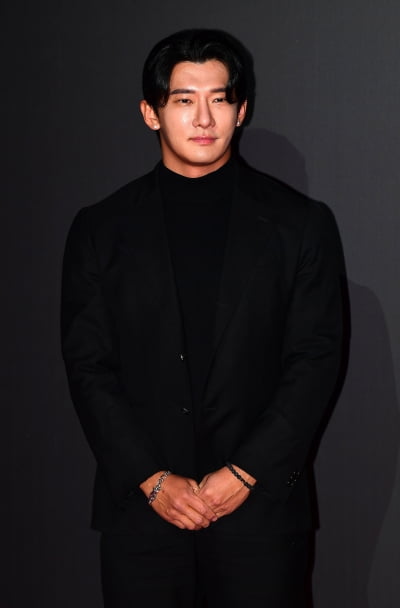 [TEN포토]이진석 '태평양 어깨'