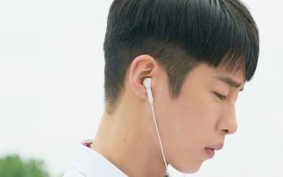 이재욱, 연애하더니 점점 더 잘 생겨져…20대 중반에 교복도 '찰떡' ('로얄로더')