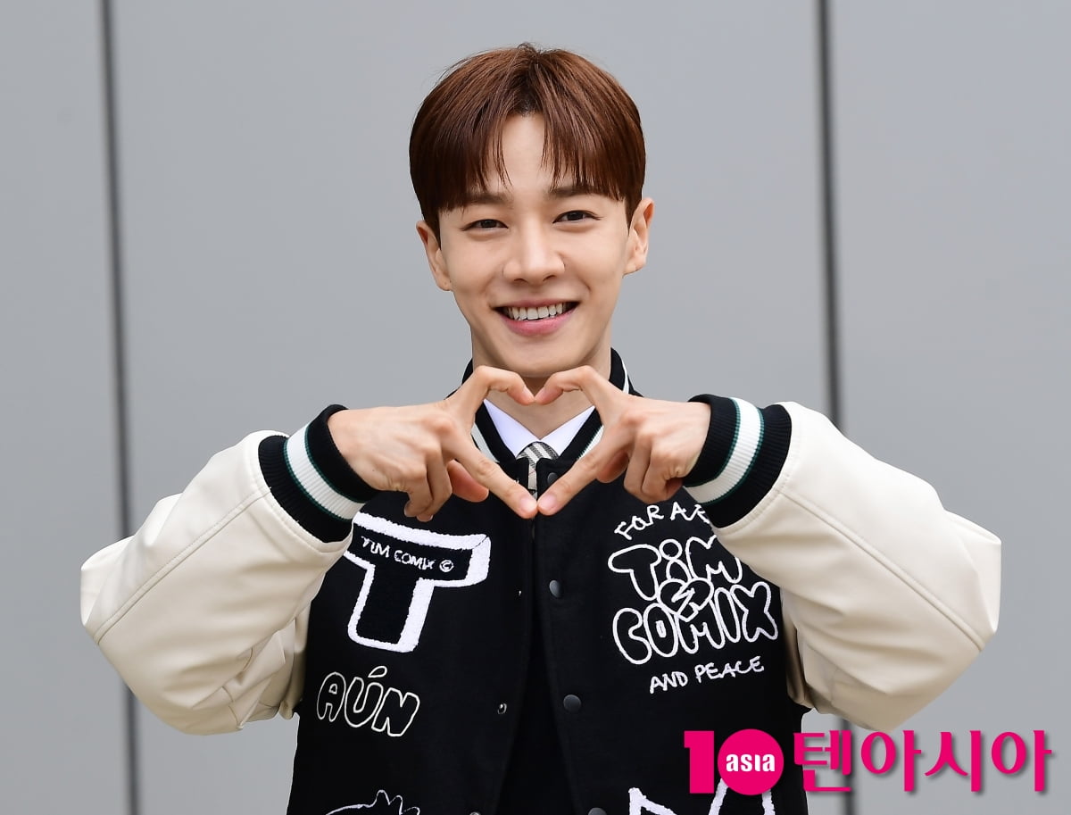 [TEN포토]이기광 '첫사랑 백은호의 고양이 하트'