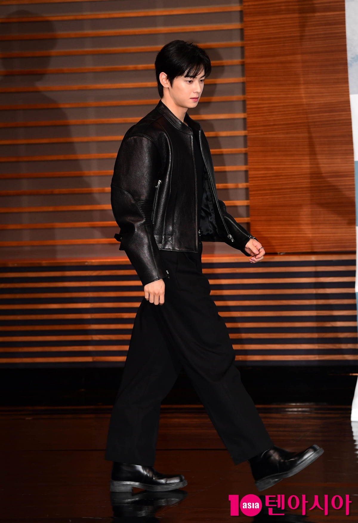 [TEN포토]차은우 '그림자 마저 멋짐'