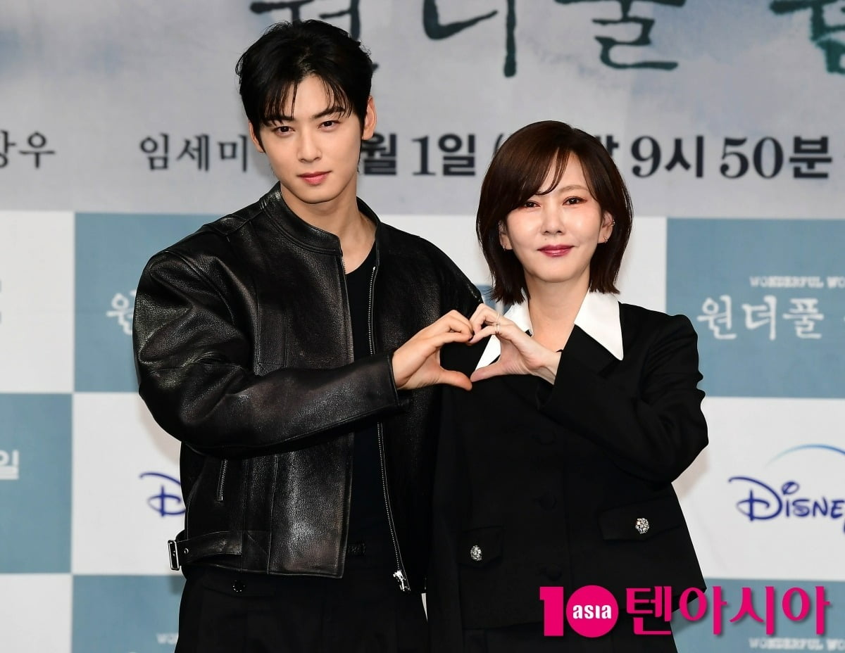 피부에 주름 하나 없네…'52세' 김남주, 5000만원↑ 다이아 액세서리 기죽이는 미모