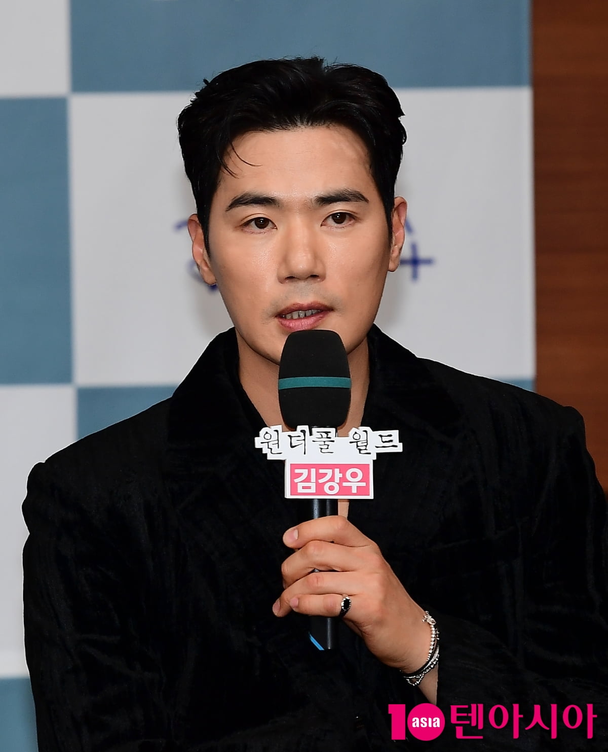 [TEN포토]김강우 '대본보며 눈물...시청자에게도 전해지기를'