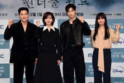 [TEN포토]김남주-차은우-김강우-임세미 '원더풀 월드 파이팅!'