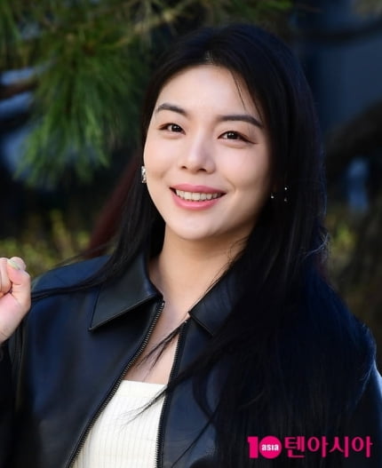 에일리, CEO와 핑크빛 연애중…내년 결혼에는 글쎄[TEN이슈]