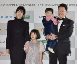 Lee Beom-soo and Lee Yun-jin break up after 14 years of marriage, "divorce is being resolved"