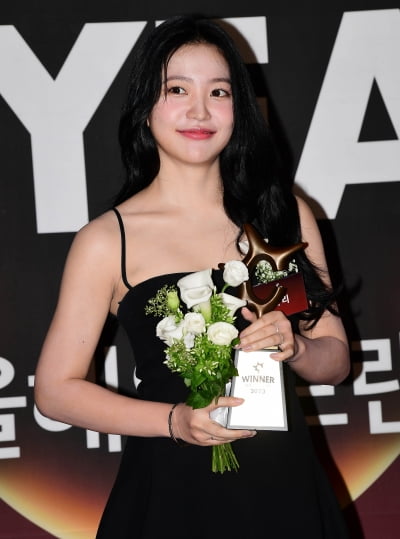 레드벨벳 예리, 웹툰 원작 작품 주인공에 어울리는 여자 가수 1위…르세라핌 카즈하 2위[TEN차트]