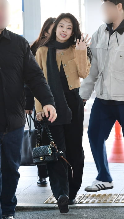 [TEN포토]블랙핑크 제니 '화보같은 출국길'