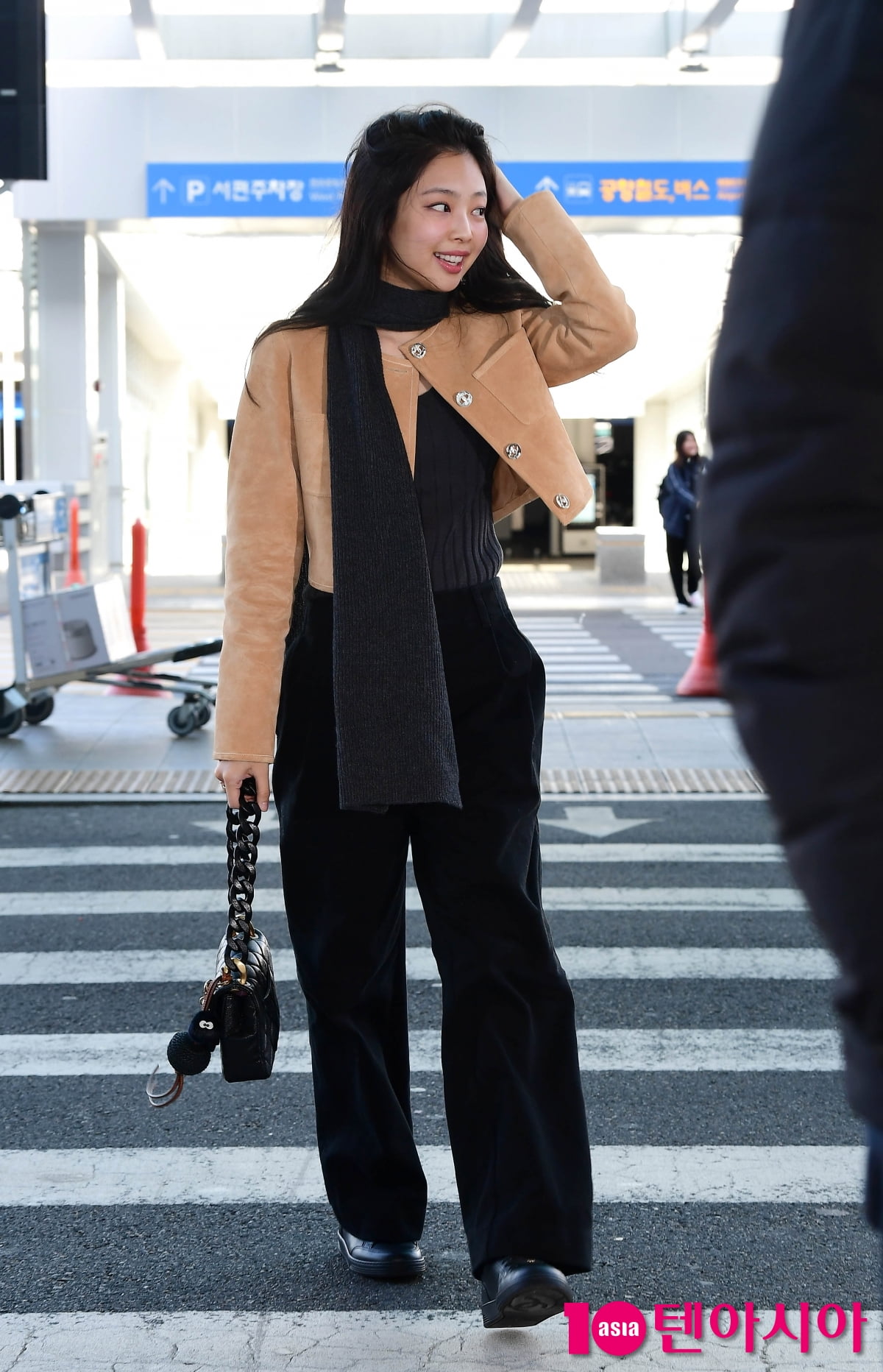 [TEN포토]블랙핑크 제니 '청순미 뿌리며 출국'