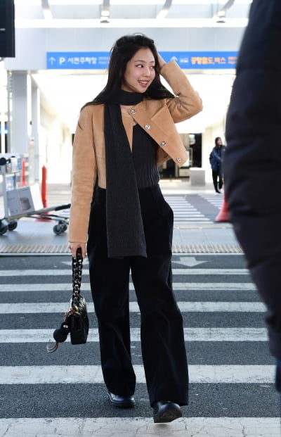 [TEN포토]블랙핑크 제니 '청순미 뿌리며 출국'