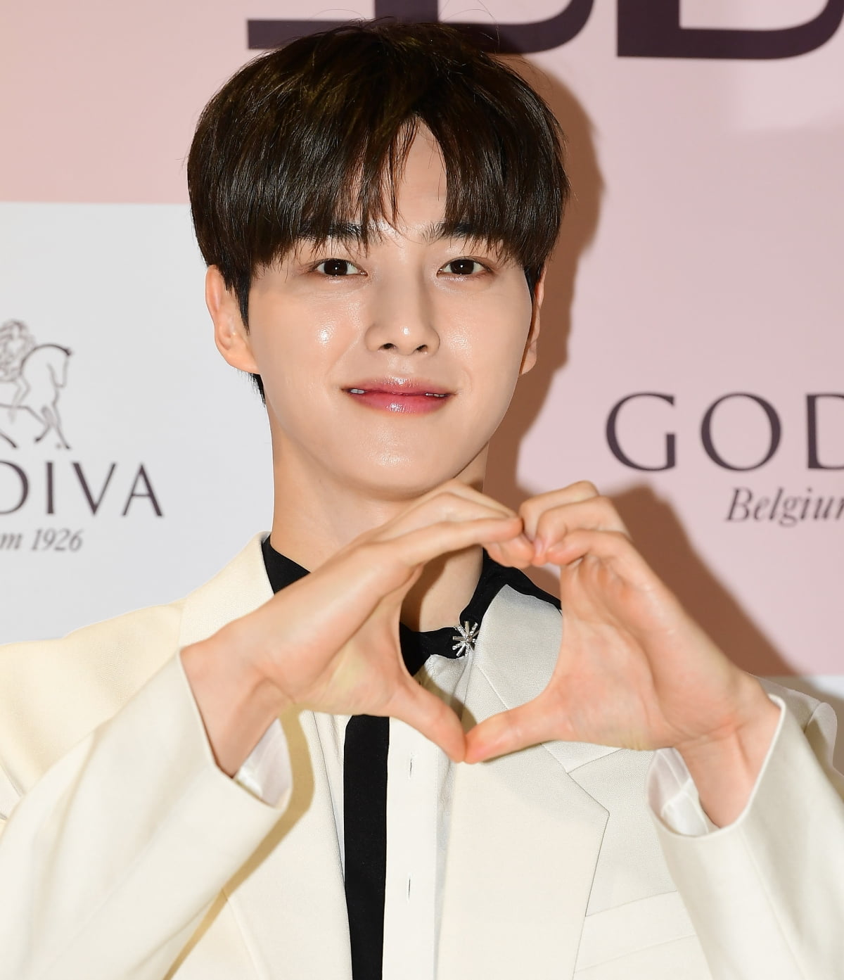 BTS 진은 오고, 송강은 떠난다…2024년 '軍복무 바통터치' ★는 누구? [TEN피플] 