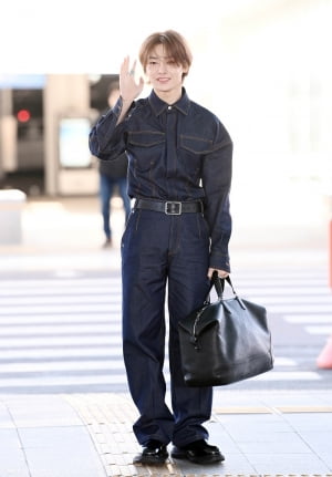 스트레이 키즈 아이엔, 맥퀸 크리에이티브 디렉터 션 맥기르 데뷔 쇼 참석차 파리 출국