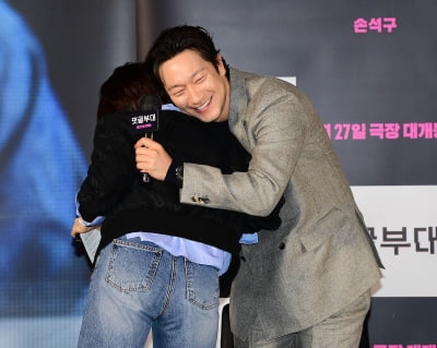 [TEN포토]손석구 '박경림 선배 제가 진행할까요?'