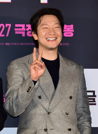 [TEN포토]손석구 '장난꾸러기 미소'