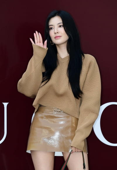 [TEN포토]이선빈 '한뼘 미니스커트'
