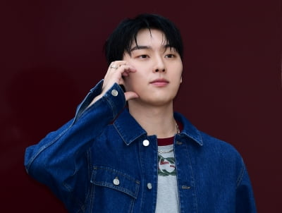[TEN포토]최현욱 '하트는 시크하게'