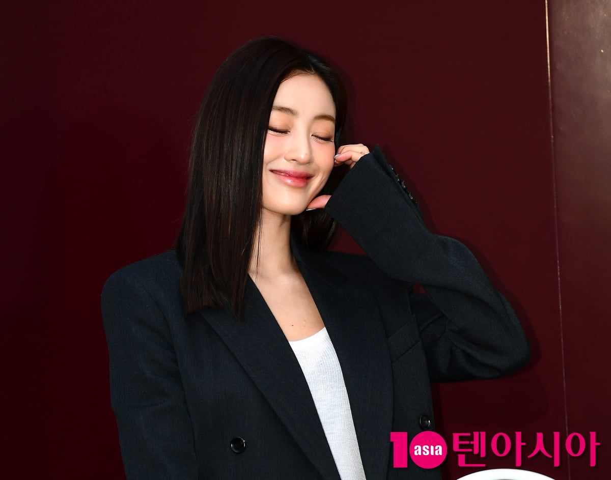트와이스 지효, 분위기 여신...코트 속 핫여름[TEN포토+]