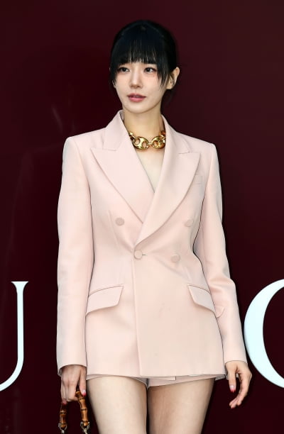 Park Gyu-young, innocent beauty that calls spring... dizzying disappearance of bottoms