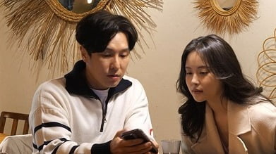 서윤아, ♥김동완 쓰담쓰담 "오빠, 항상 뭘 묻히고 먹네요"('신랑수업')