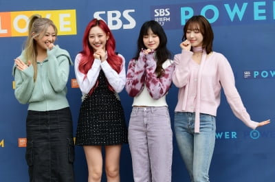 [TEN포토]하이키 '힐링을 전하는 '기뻐' 노래중~'