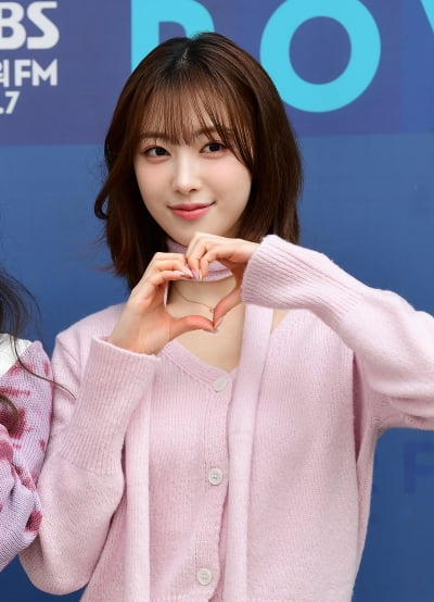 [TEN포토]하이키 리이나 '핑크빛 하트'