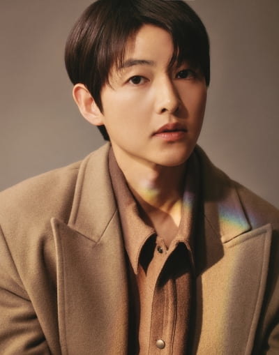 Song Joong-ki said, "My wife Katie said to me, 'It's sad.'"