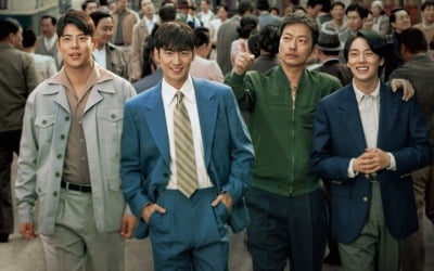 이제훈, 촌스러운 파란 정장도 못 가린 비주얼…"개성으로 무장" ('수사반장 1958')